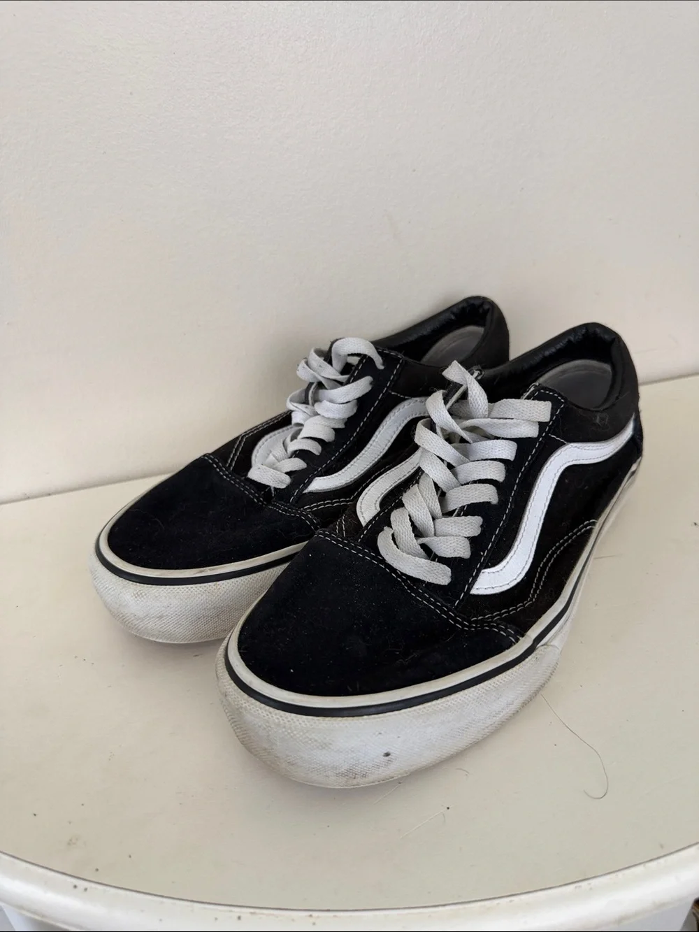 (2396) Vans Black and White Old Skool Sneakers, Size: 7.5